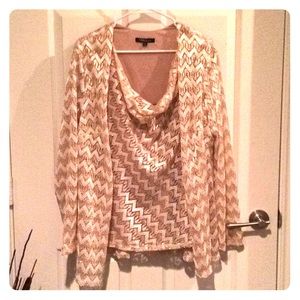 Beautiful long sleeve blouse. Size 2X by Onyx’s.